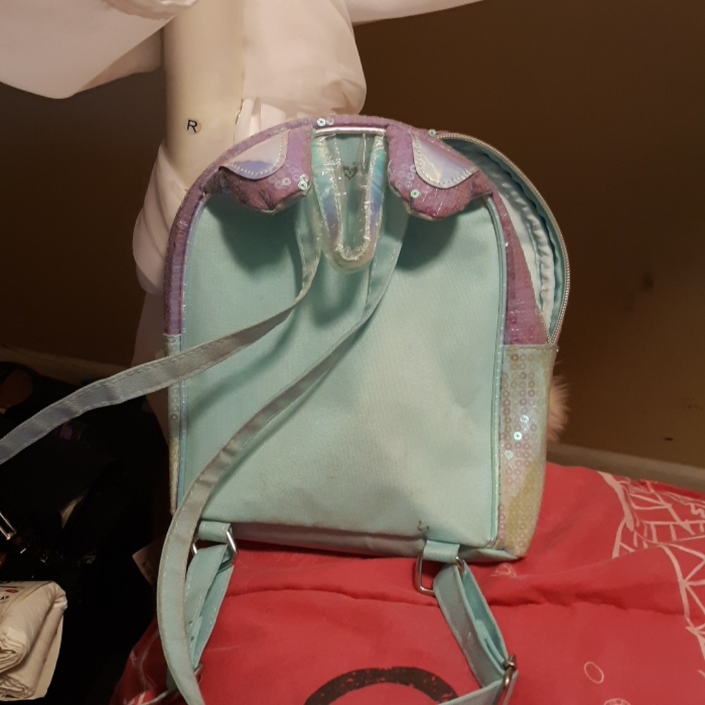 A mini backpack - Picture 2 of 2